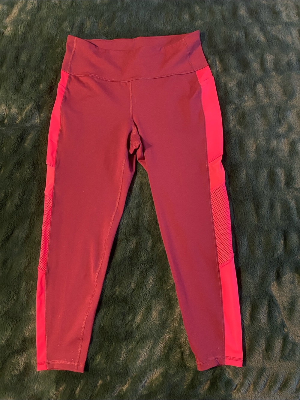 Old Navy Active Elevate Leggings in Burgundy